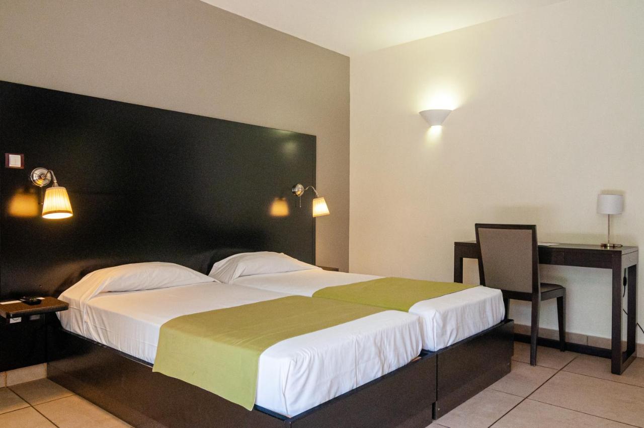 Tama Hotel Saint-Gilles-les Bains Exteriör bild