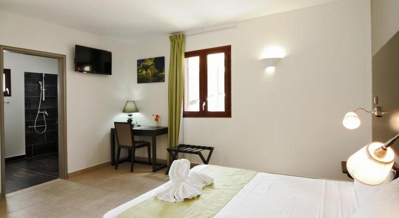 Tama Hotel Saint-Gilles-les Bains Exteriör bild