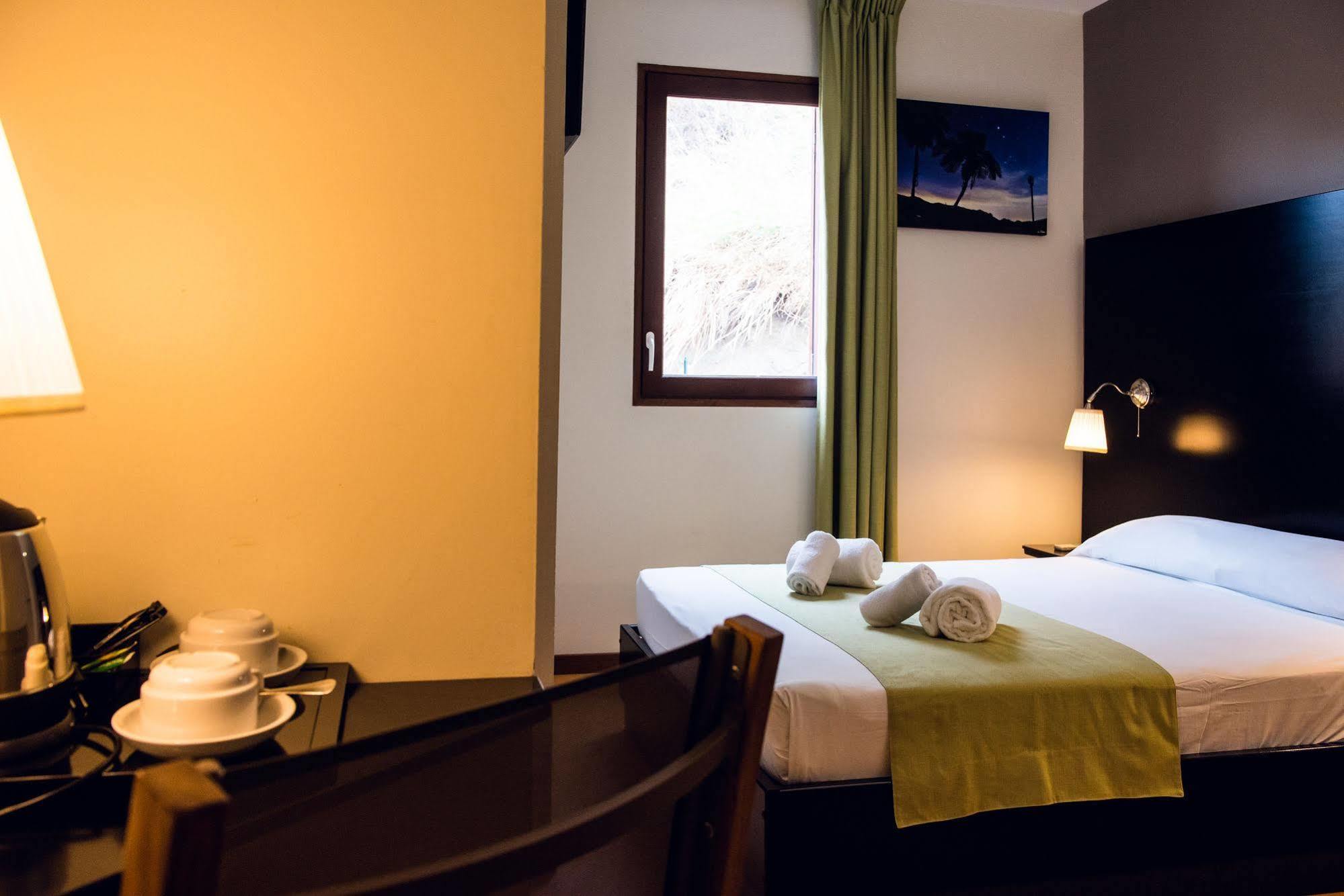 Tama Hotel Saint-Gilles-les Bains Exteriör bild