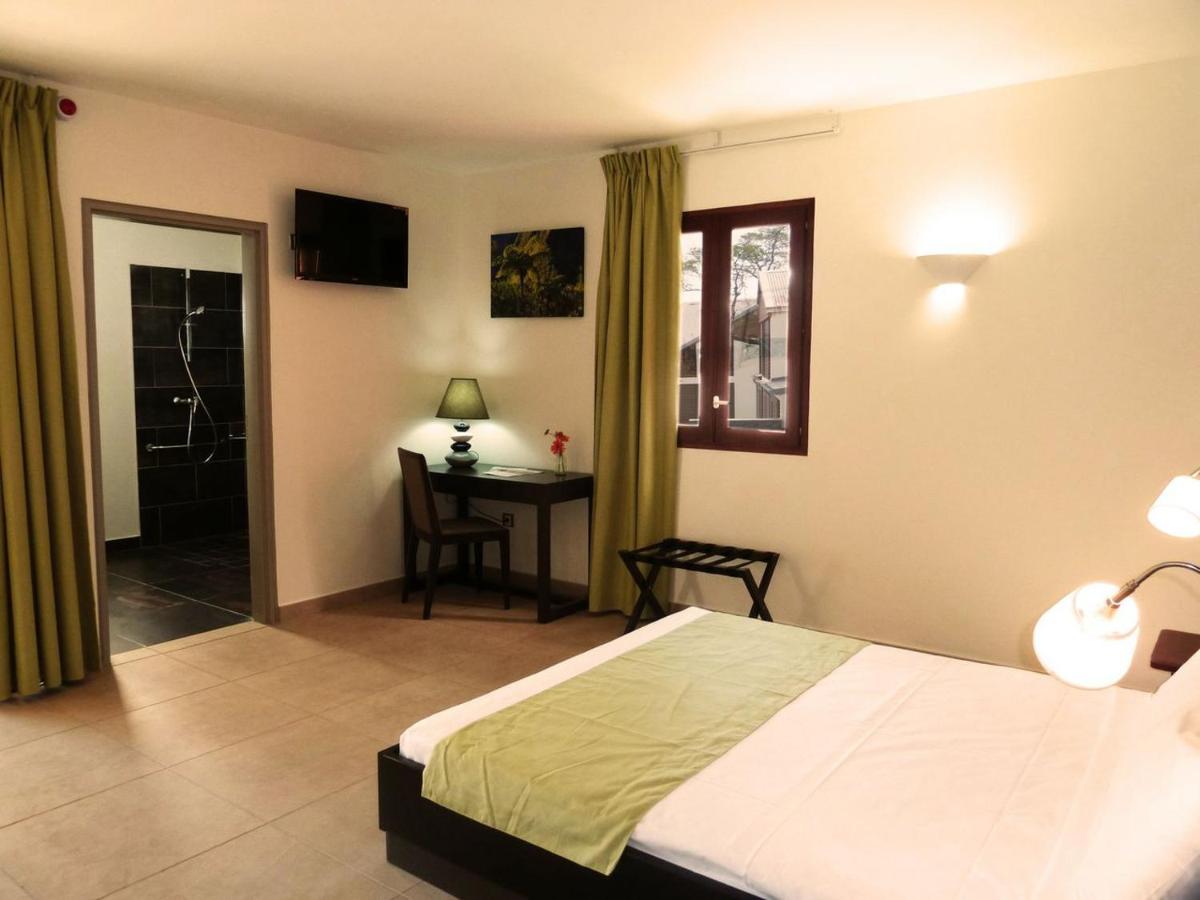 Tama Hotel Saint-Gilles-les Bains Exteriör bild